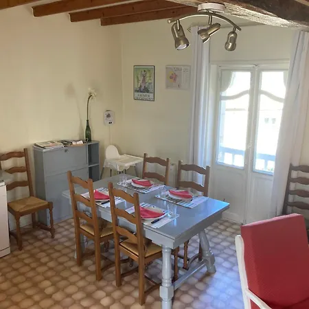 Bon Accueil, 3 étoiles, 49